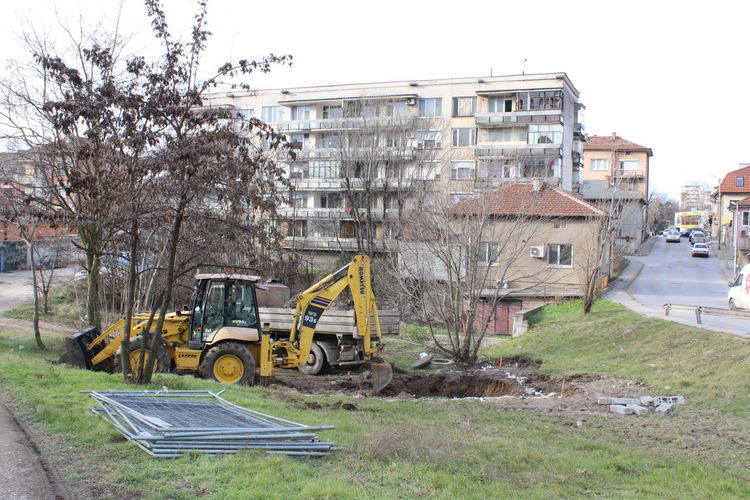 Прекъснаха път заради строителството по улица "Габрово"