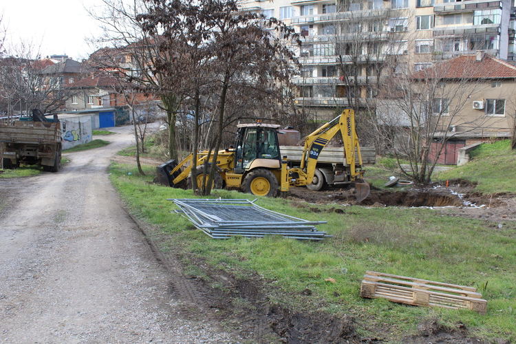Прекъснаха път заради строителството по улица "Габрово"