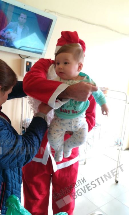 Студенти организираха дарителска акция за Коледа в Кърджали, чрез социалните мрежи