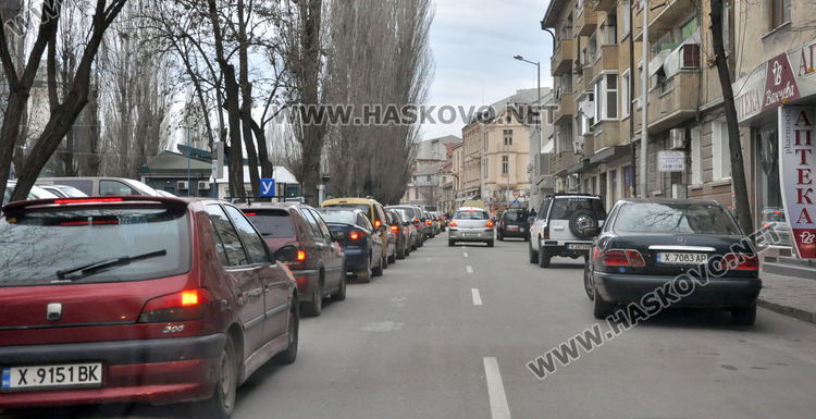 Предновогодишни задръствания от коли в Хасково