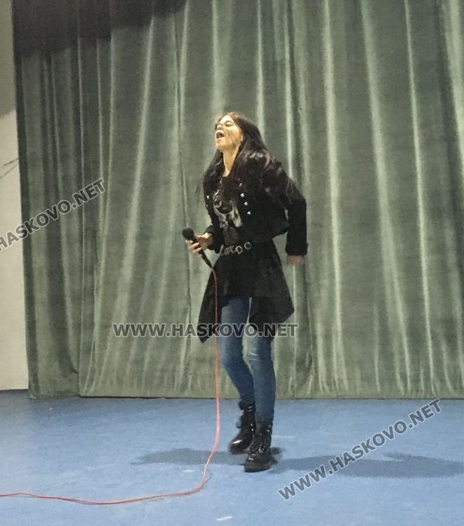 Млади рап изпълнители се събират в общност на концерт в помощ на деца