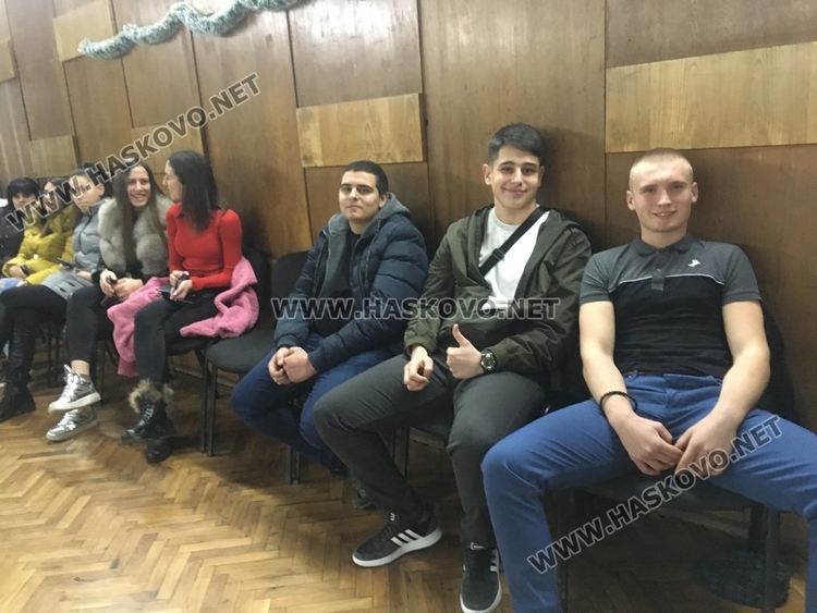 Млади рап изпълнители се събират в общност на концерт в помощ на деца