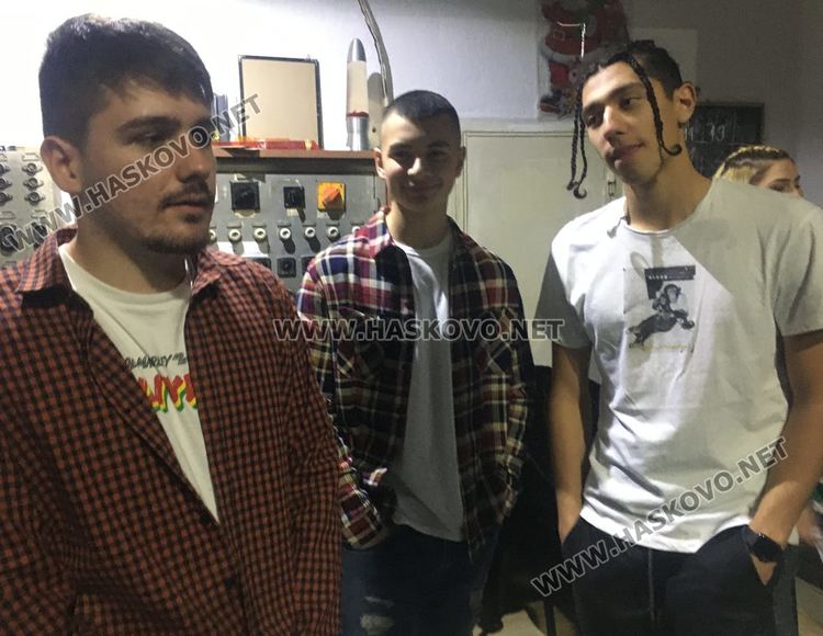 Млади рап изпълнители се събират в общност на концерт в помощ на деца