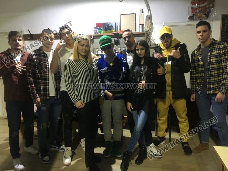 Млади рап изпълнители се събират в общност на концерт в помощ на деца