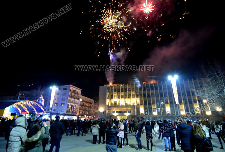 Честита Нова 2020 година! Здраве и много късмет!