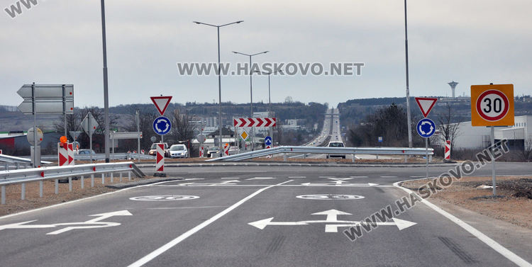 Кръговото по пътя Хасково-Димитровград вече е с мантинели