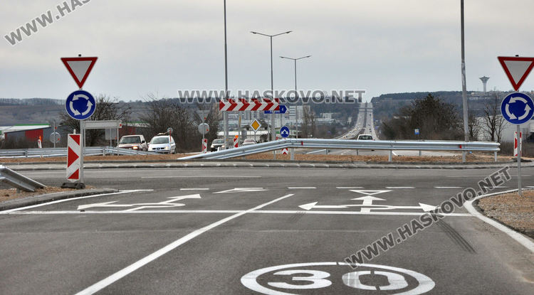 Кръговото по пътя Хасково-Димитровград вече е с мантинели