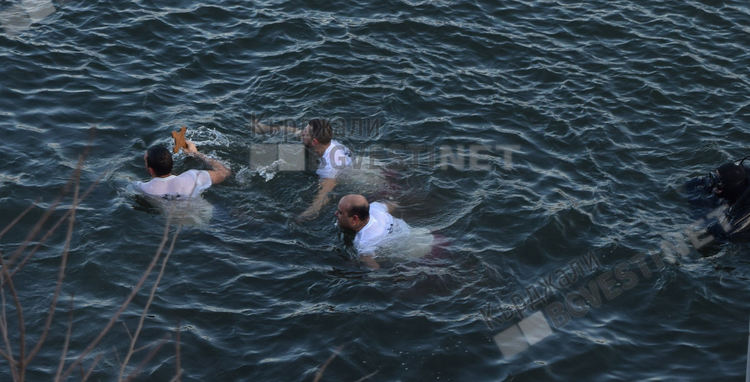 Величко Карабуюков улови кръста в Арда, Васил Атанасов го хвана в басейна в манастира „Св.Йоан Предтеча”