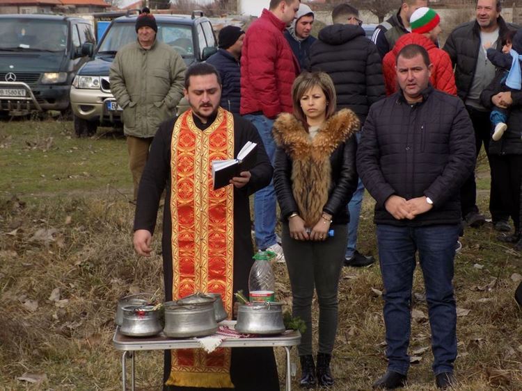 За трети път Слави Колев извади кръста в Дебър