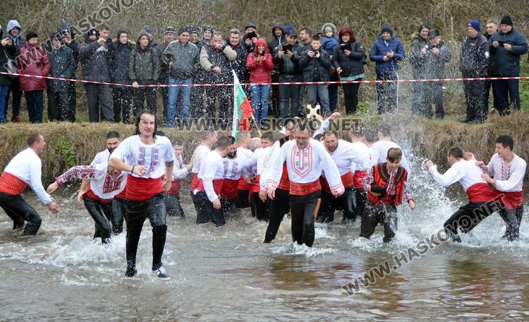16-годишен ученик от Математическата гимназия спаси Йордановденския кръст в Харманли