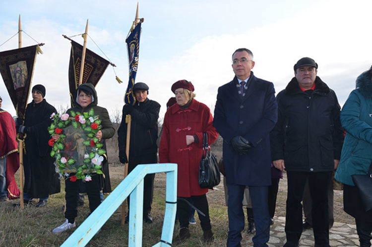 Мариан Костадинов "спаси" кръста до Пасарелката на Арда