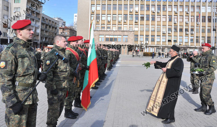 Осветиха бойните знамена в Хасково на Богоявление