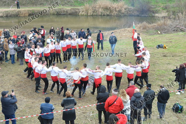 16-годишен ученик от Математическата гимназия спаси Йордановденския кръст в Харманли