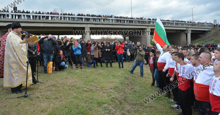 16-годишен ученик от Математическата гимназия спаси Йордановденския кръст в Харманли