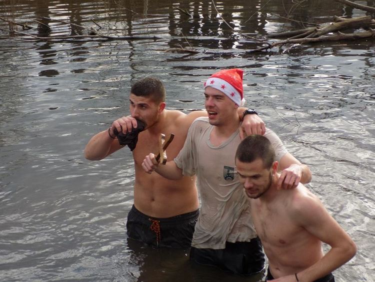 За трети път Слави Колев извади кръста в Дебър