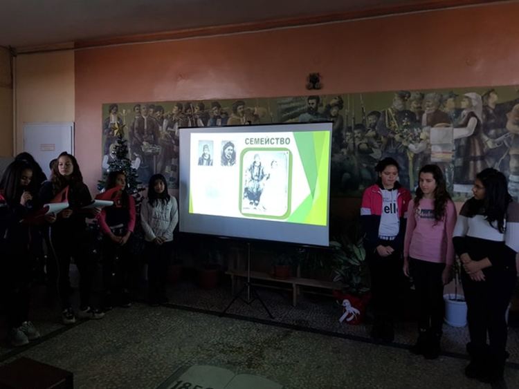 Учениците от Градина почетоха патрона си Христо Ботев