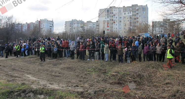 18-годишният Георги извади кръста на Йордановден от водите на река Марица в Димитровград