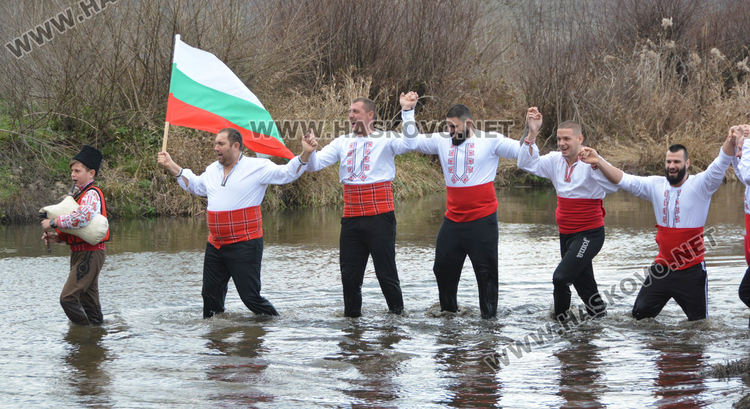 16-годишен ученик от Математическата гимназия спаси Йордановденския кръст в Харманли