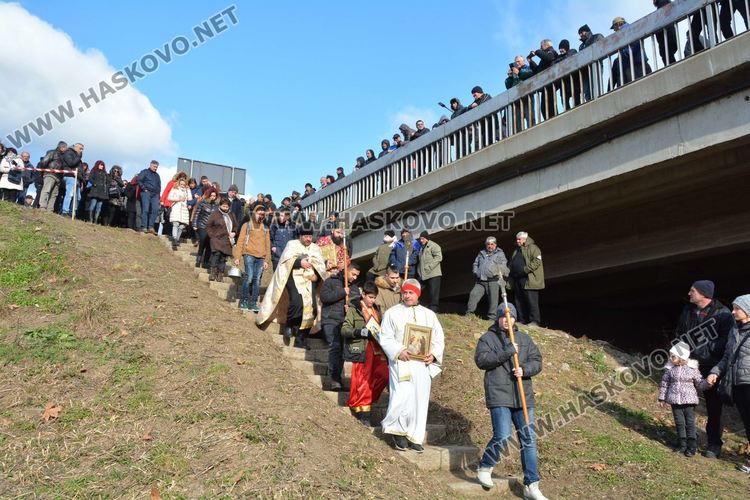 16-годишен ученик от Математическата гимназия спаси Йордановденския кръст в Харманли