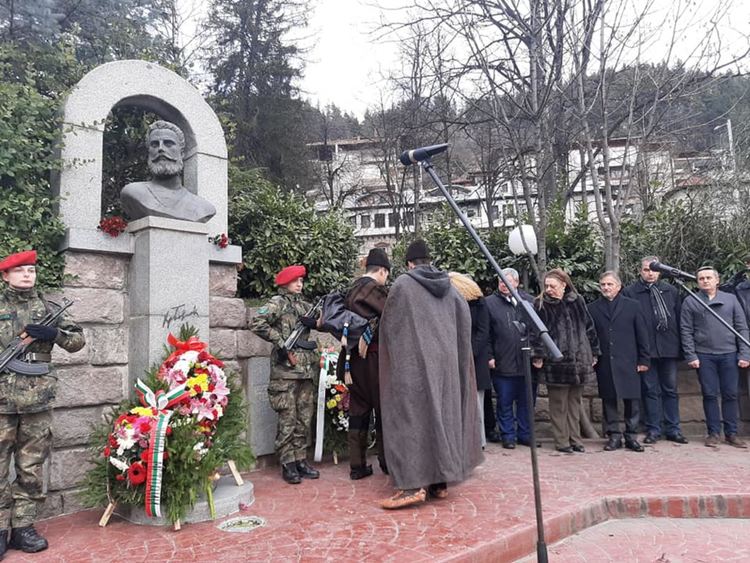 Духова музика и почетен караул в чест на рождението на Христо Ботев в Смолян