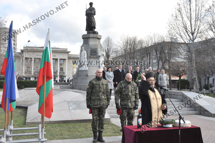 Осветиха бойните знамена в Хасково на Богоявление
