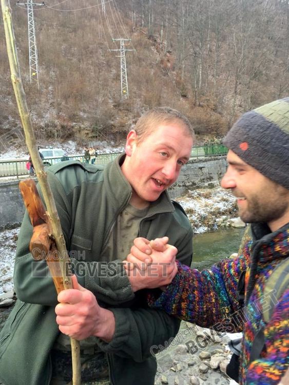 Млад военнослужещ от Смолян извади кръста от река Черна 