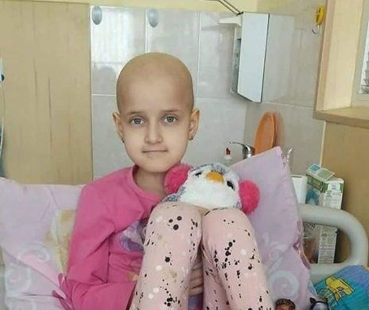 Михаела от Димитровград се нуждае от помощ, за да живее