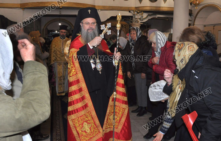 Митрополит Николай служи в Хасково на Ивановден
