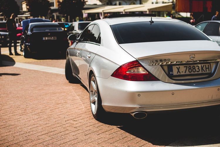 Млад хасковлия помага на абитуриенти в нужда с тоалети, прически и коли