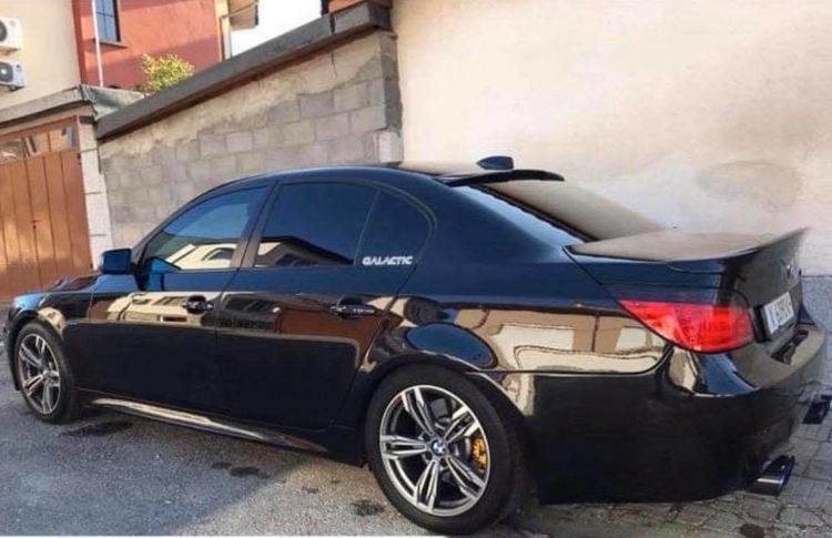 Млад хасковлия помага на абитуриенти в нужда с тоалети, прически и коли