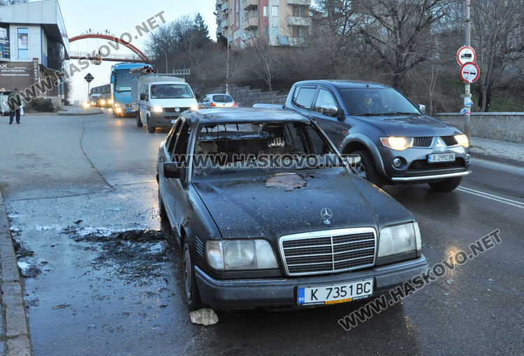 Мерцедес се запали на Кърджалийска