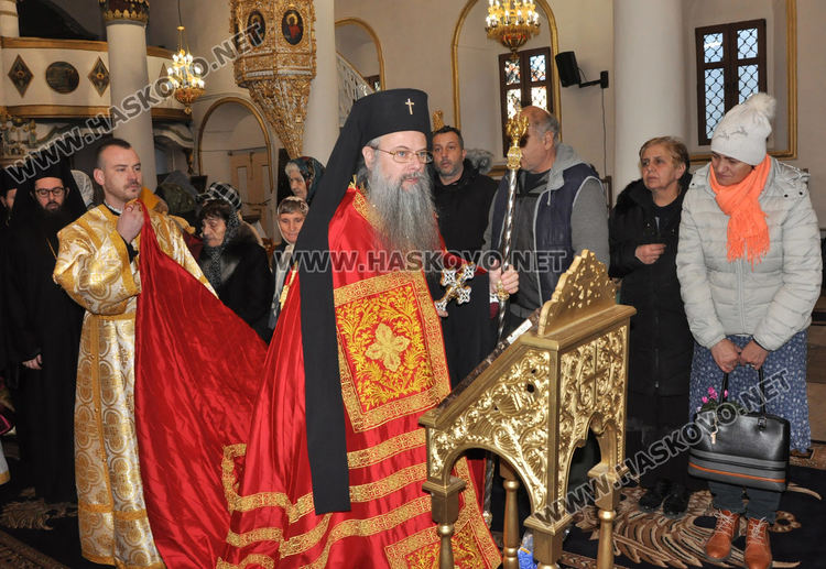 Митрополит Николай служи в Хасково на Ивановден