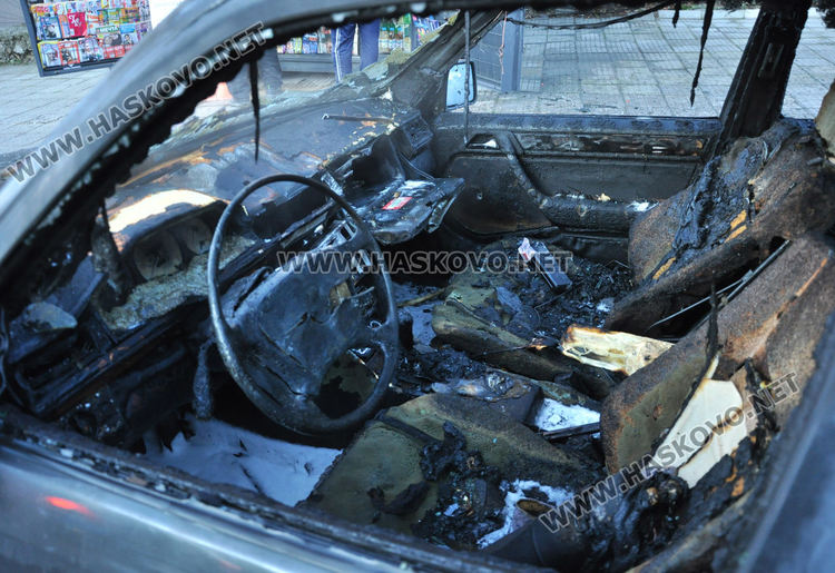 Мерцедес се запали на Кърджалийска