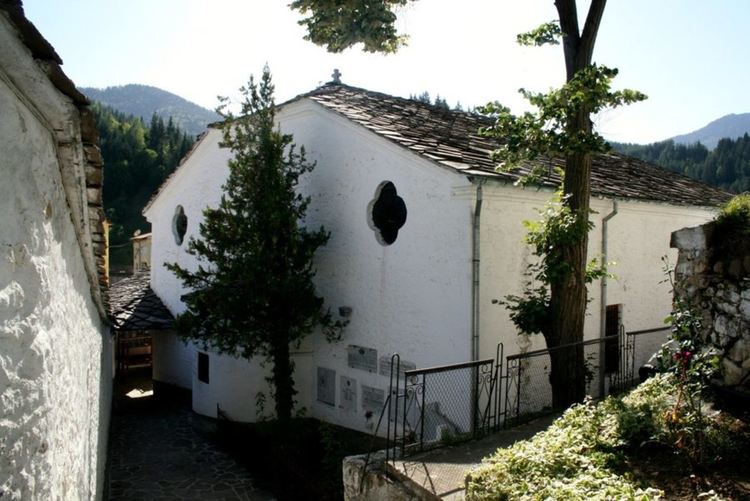 Дариха две нови камбани на църквата "св. Неделя" в Райково 