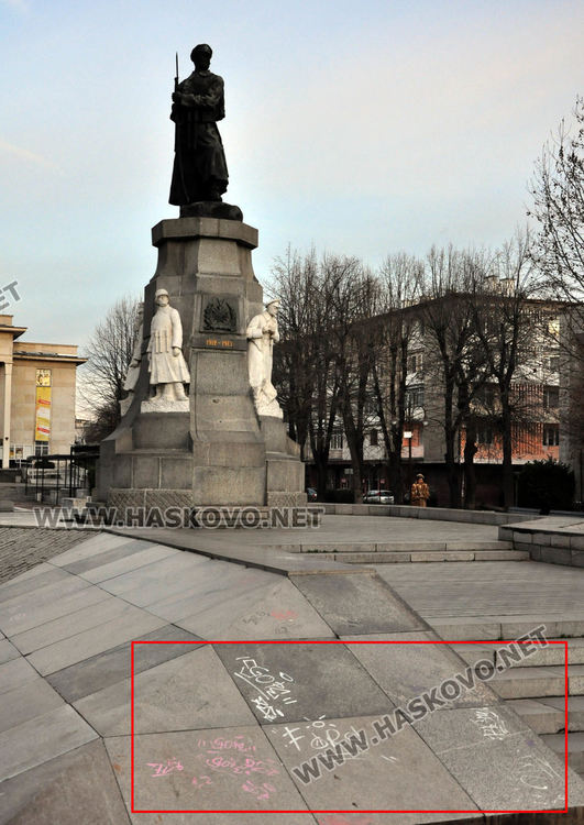 Вандали оставиха подписите си на паметника на Незнайния войн