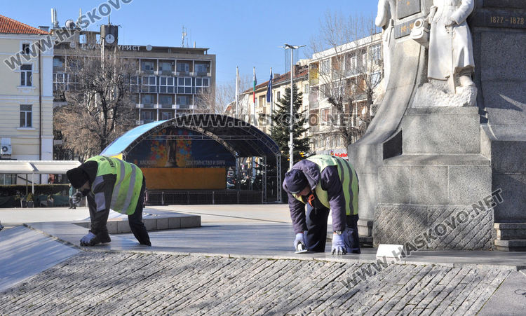 "Екопрогрес" почисти надраскания паметник, кметът предвижда още над 100 камери