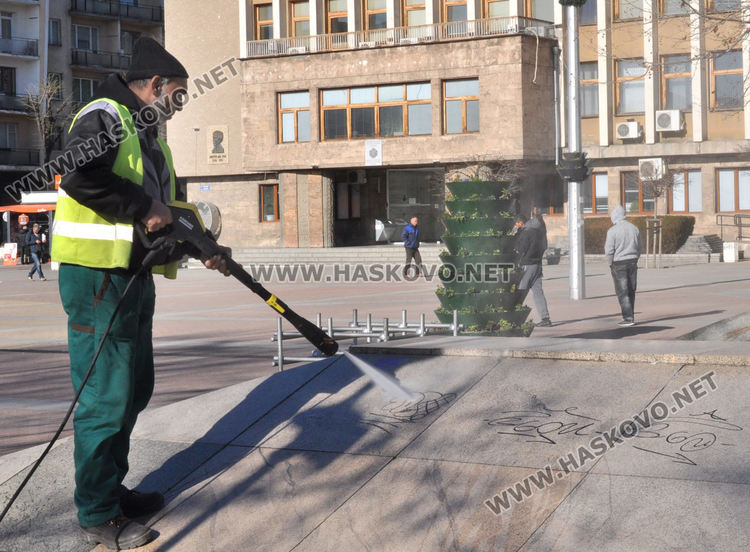 "Екопрогрес" почисти надраскания паметник, кметът предвижда още над 100 камери