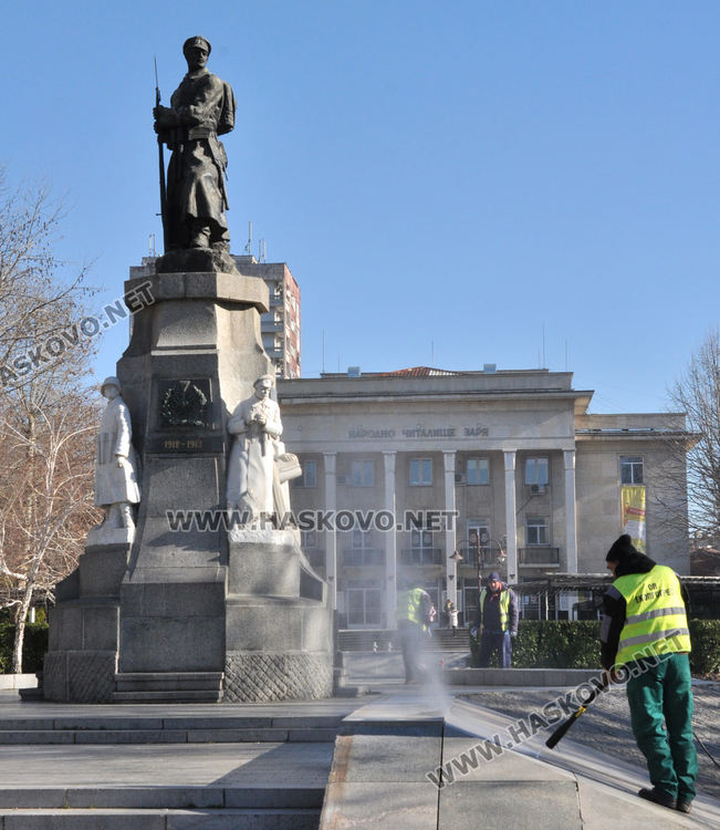 "Екопрогрес" почисти надраскания паметник, кметът предвижда още над 100 камери