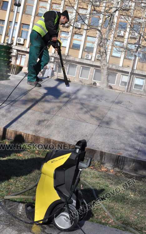 "Екопрогрес" почисти надраскания паметник, кметът предвижда още над 100 камери