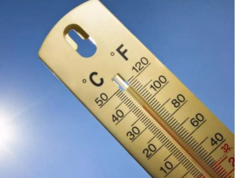 Остава топло в събота