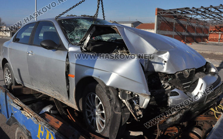 Алфа се разби в стълб край „Болярово”