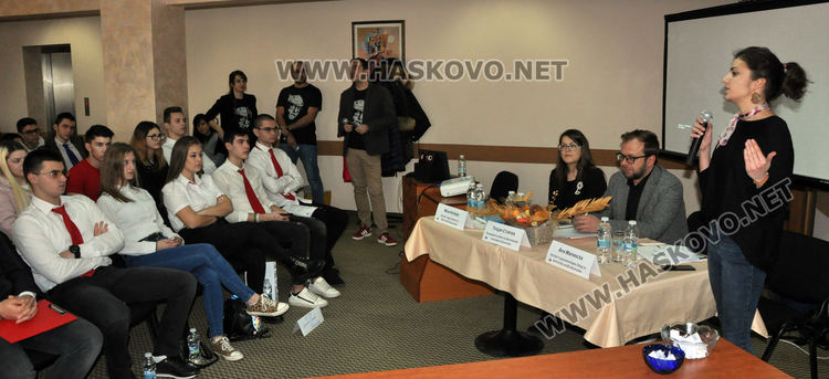 Ученици от три гимназии в Хасково и Димитровград спечелиха пътуване до Страсбург