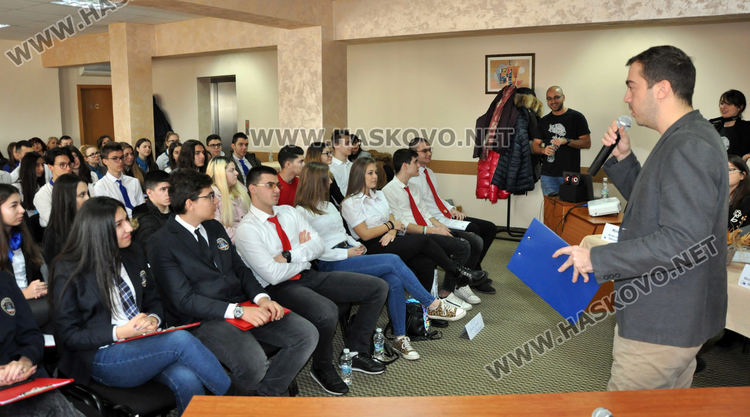 Ученици от три гимназии в Хасково и Димитровград спечелиха пътуване до Страсбург