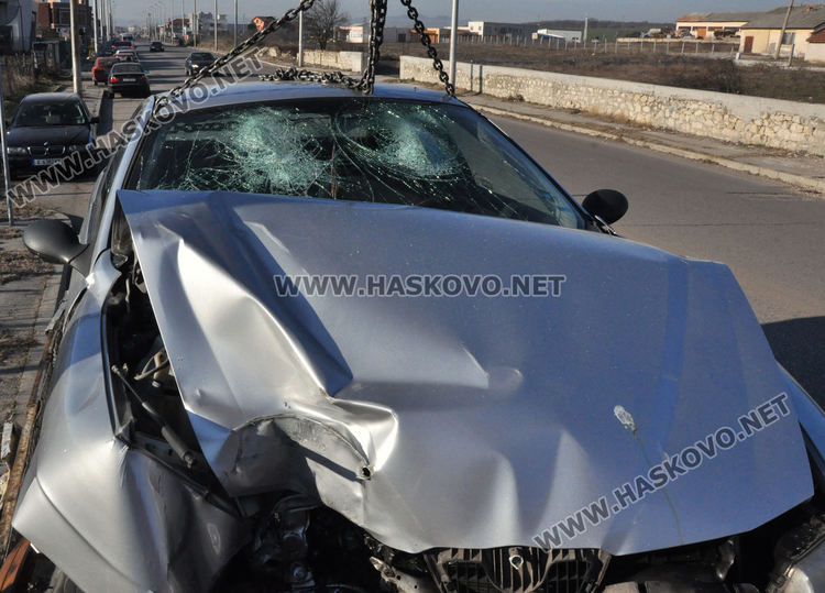 Алфа се разби в стълб край „Болярово”