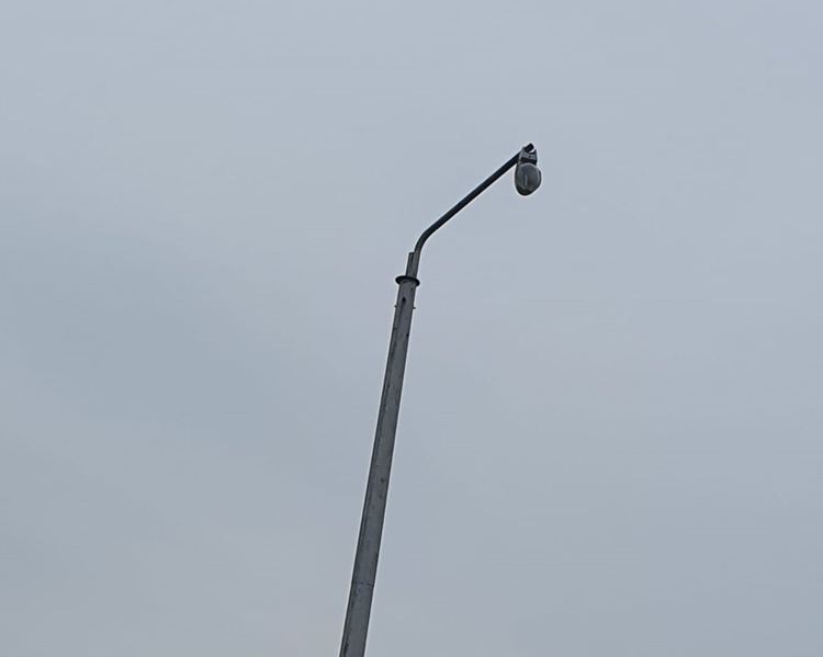 Премахнаха опасно надвиснала лампа след катастрофата с Алфа край “Болярово”