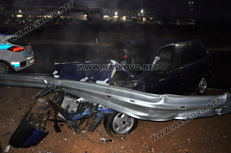 Фиат се разби в кръговото между Хасково и Димитровград