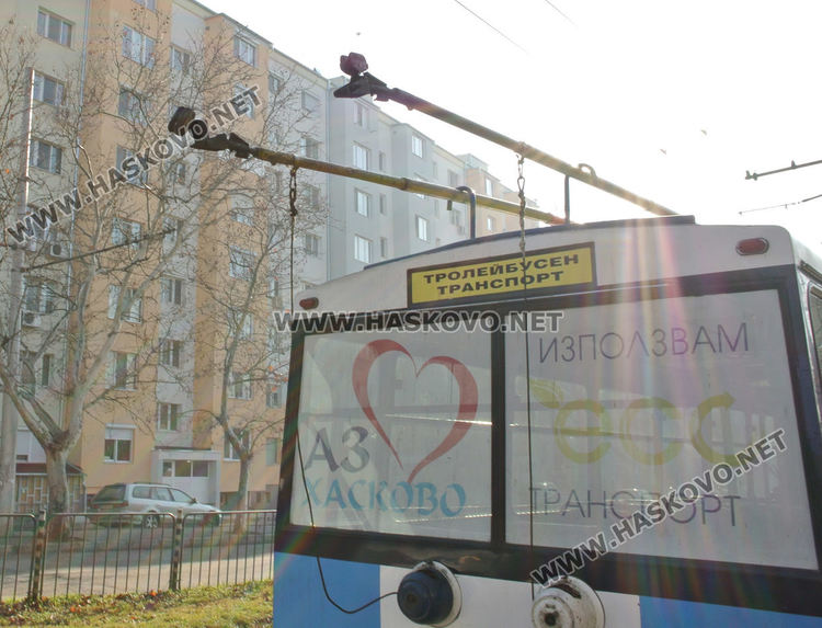 Автобус ще извозва пътниците по линията на тролей заради авария по жицата