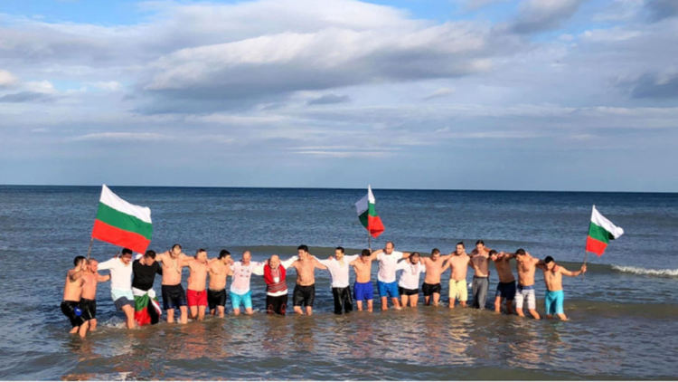 Роденият в Кърджали Делчо Стоев е виновникът над езерото Мичиган в САЩ да се вее българският флаг