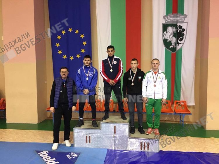 Награждаването на Рухан Расим