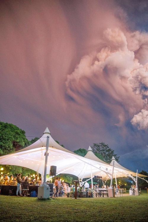 Една буквално вулканична сватба